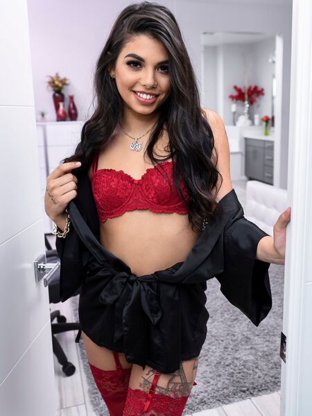 File:Gina-valentina-brazzers.jpg
